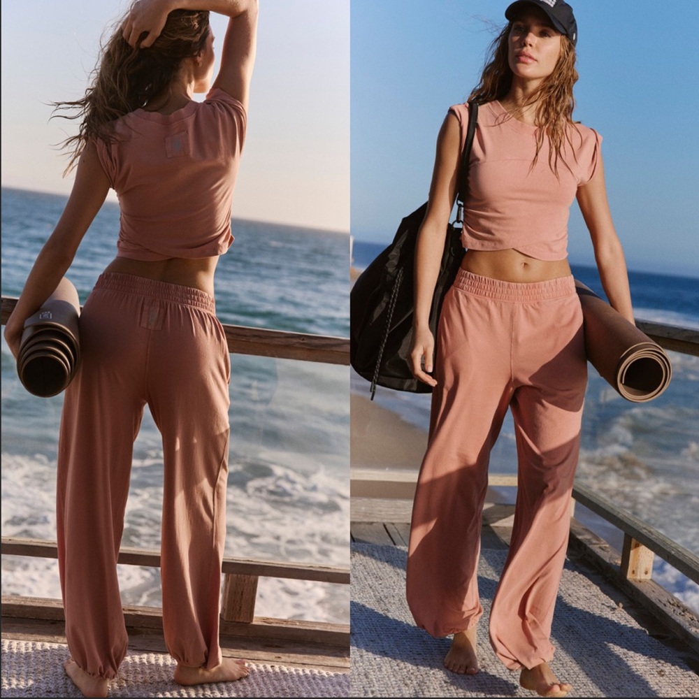 NWT FREE PEOPLE - FP movement hot shot set in petal color size M - Picture 1 of 14